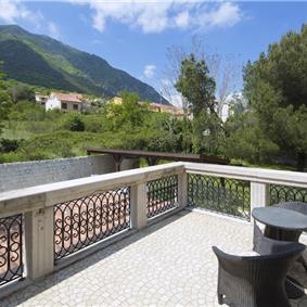 5 bedroom bayside villa with pool near Kotor, sleeps 12